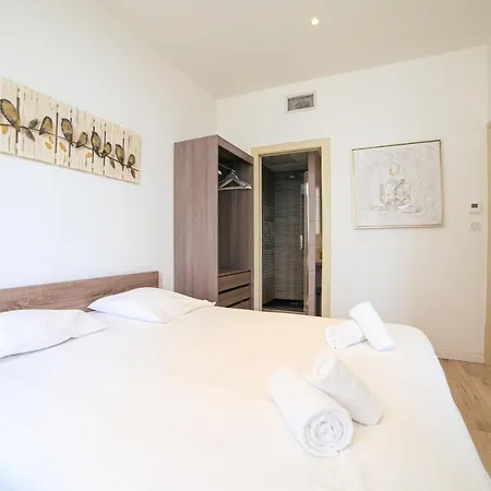 Guestready - Luminous Apartment With Private Balcony In Downtown Cannes Apartment Cannes