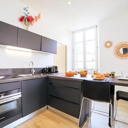 Guestready - Luminous Apartment With Private Balcony In Downtown Cannes Apartamento