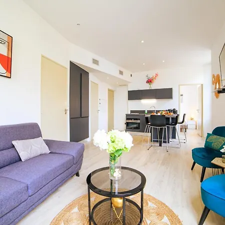 Guestready - Luminous Apartment With Private Balcony In Downtown Cannes * Cannes