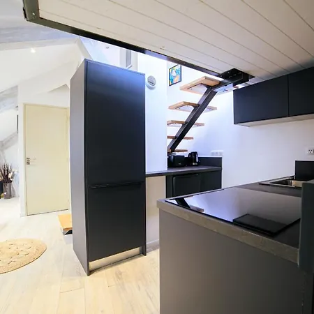 Guestready - Luminous Apartment With Private Balcony In Downtown Cannes Cannes