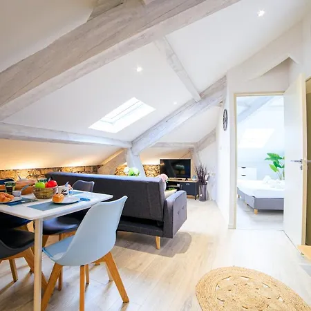 Guestready - Luminous Apartment With Private Balcony In Downtown Cannes